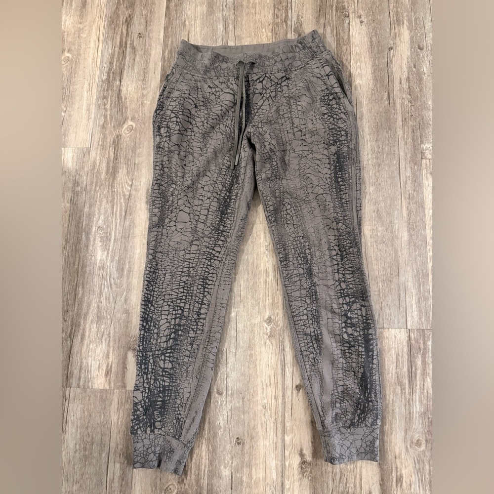 Lululemon Warm Down Jogger 7/8 Length Thread Dye Rover Black size 6